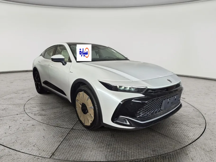 تويوتا كراون Majesta 2025 