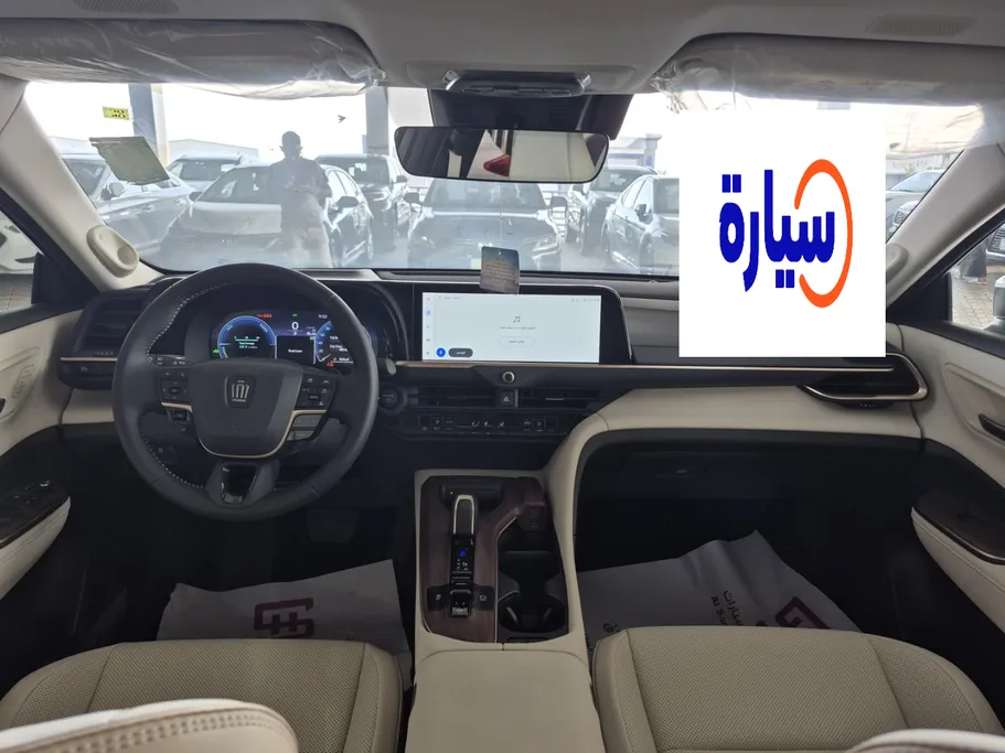 تويوتا كراون Majesta 2025 