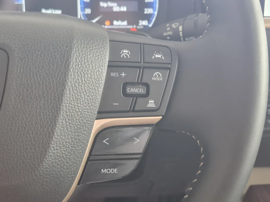 تويوتا كراون Majesta 2025 