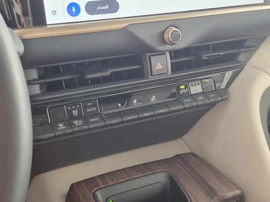 تويوتا كراون Majesta 2025 