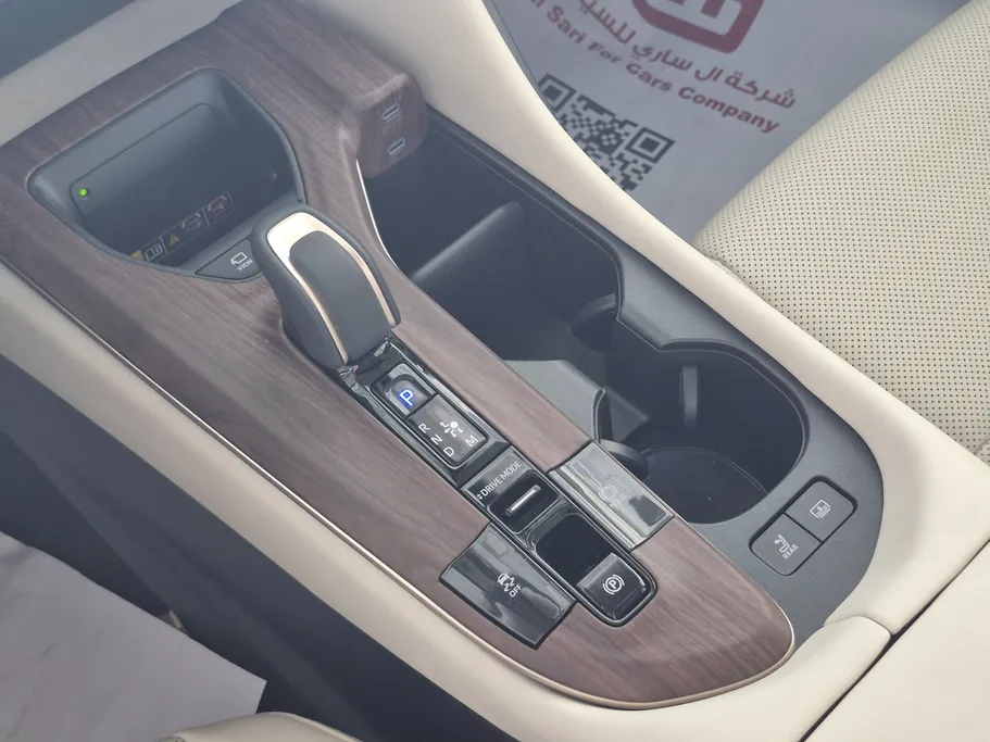 تويوتا كراون Majesta 2025 