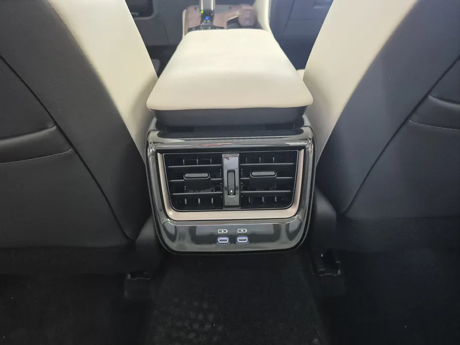 تويوتا كراون Majesta 2025 