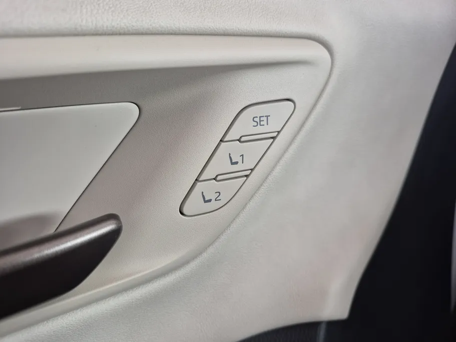 تويوتا كراون Majesta 2025 