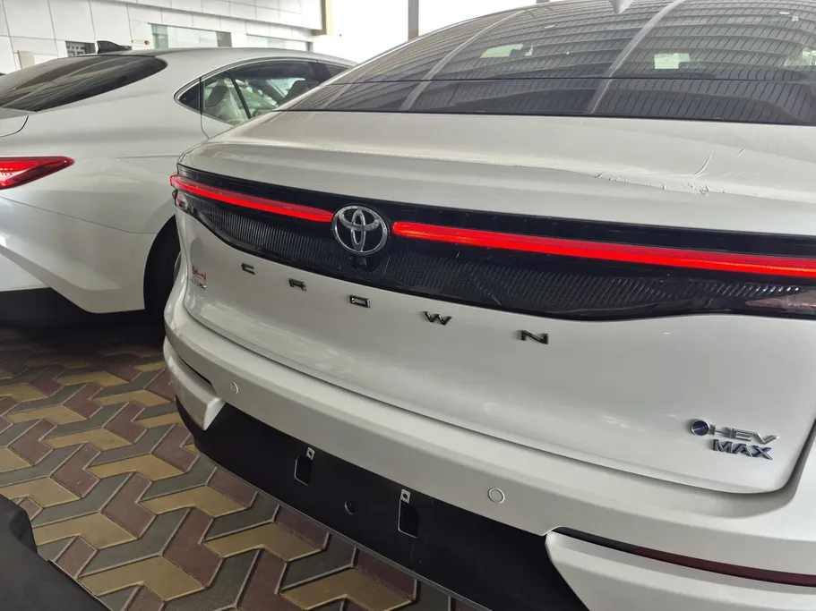 تويوتا كراون Majesta 2025 