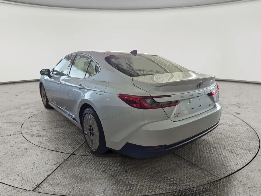 تويوتا كامري LE HEV 2025 