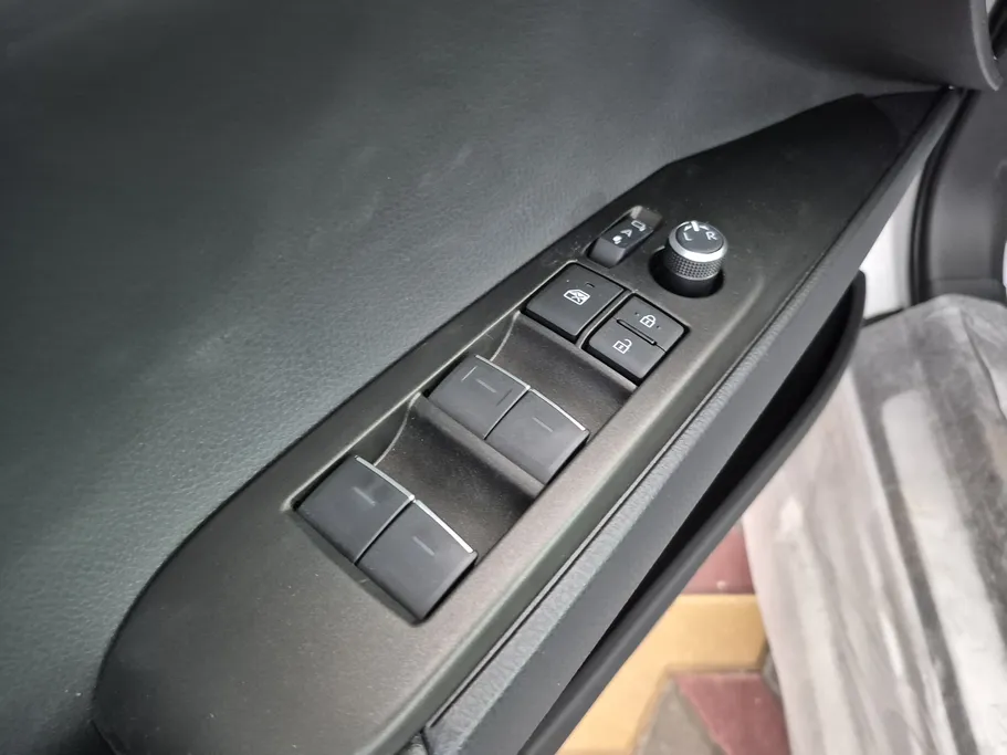 تويوتا كامري LE HEV 2025 