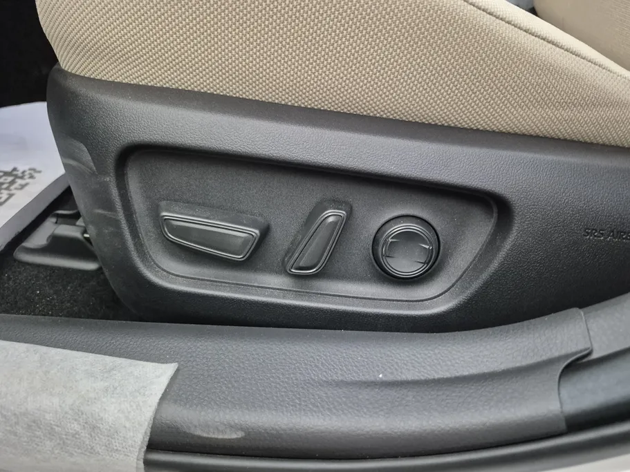 تويوتا كامري LE HEV 2025 