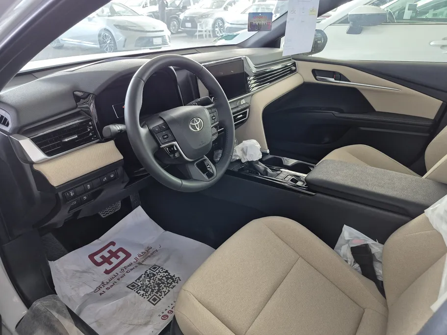 تويوتا كامري LE HEV 2025 