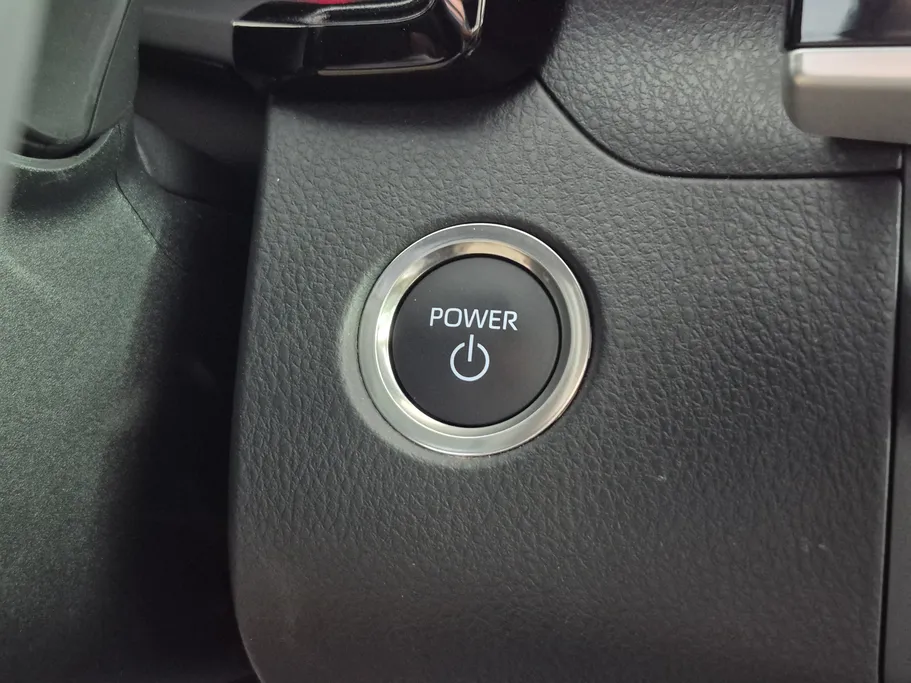 تويوتا كامري LE HEV 2025 