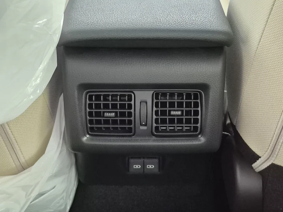 تويوتا كامري LE HEV 2025 