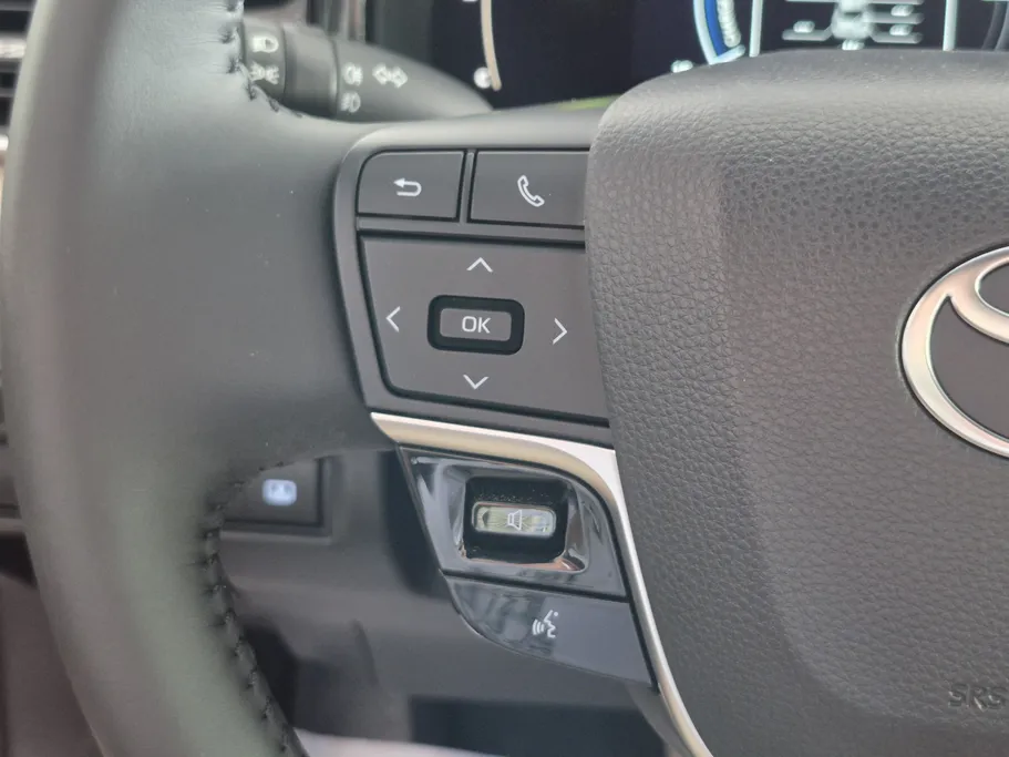 تويوتا كامري LE HEV 2025 