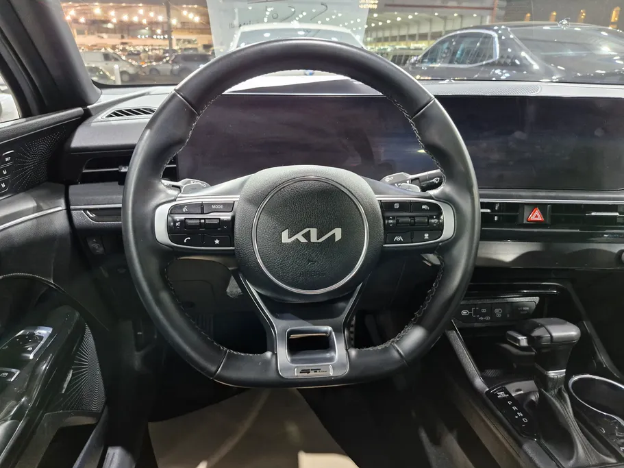 2025 Kia K5 GT Line 