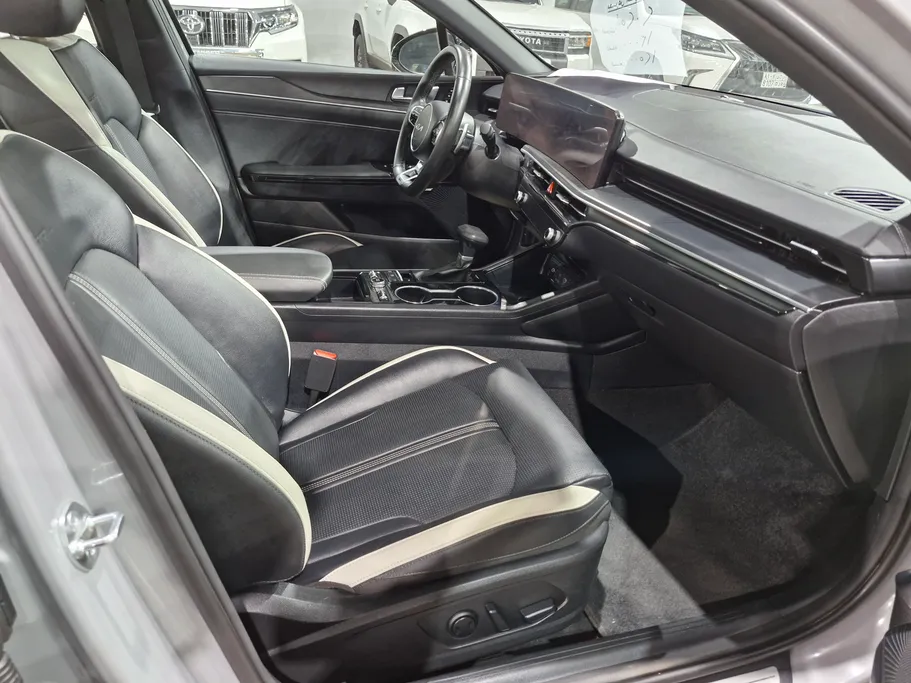 2025 Kia K5 GT Line 
