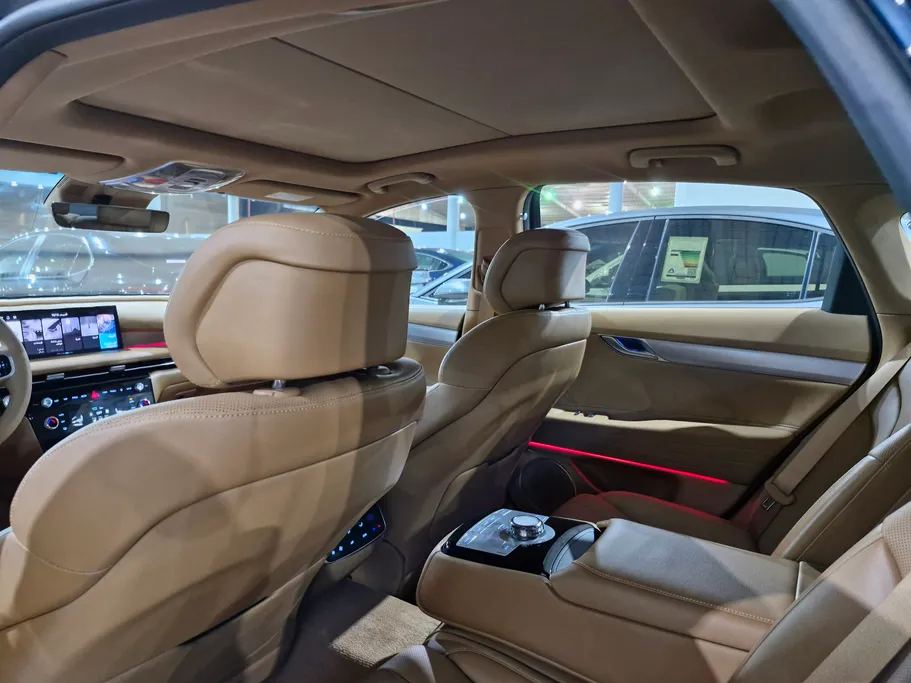 2025 Genesis G80 PRESTIGE 