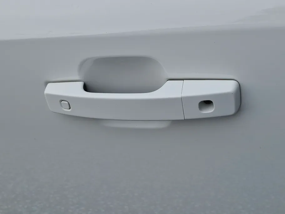 2023 Range Rover Defender P400 