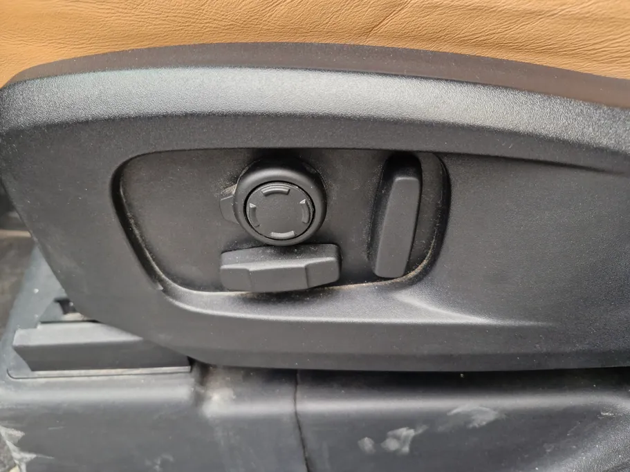 2023 Range Rover Defender P400 