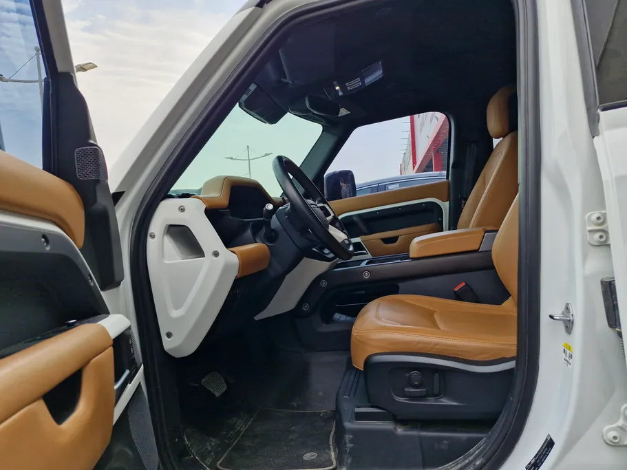 2023 Range Rover Defender P400 