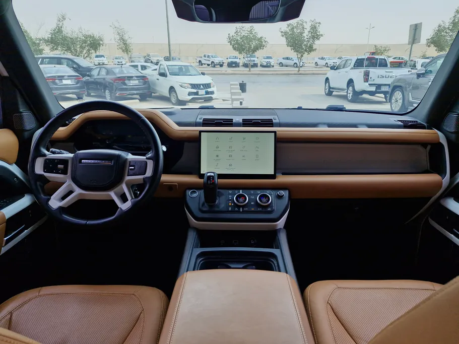 2023 Range Rover Defender P400 