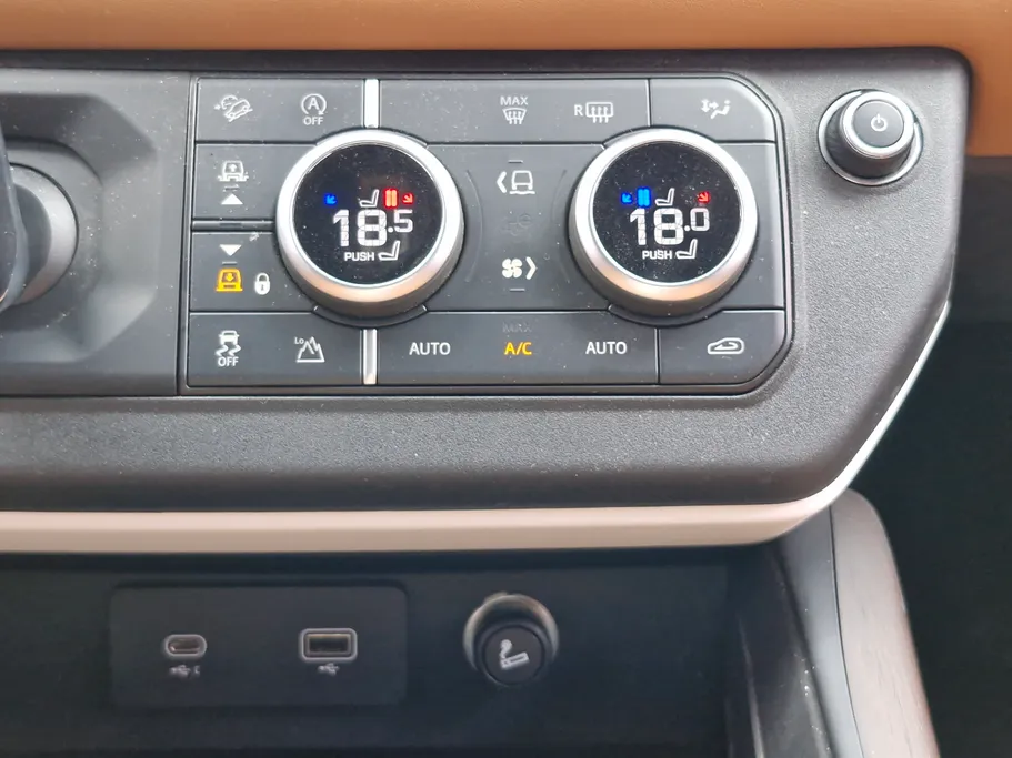 2023 Range Rover Defender P400 