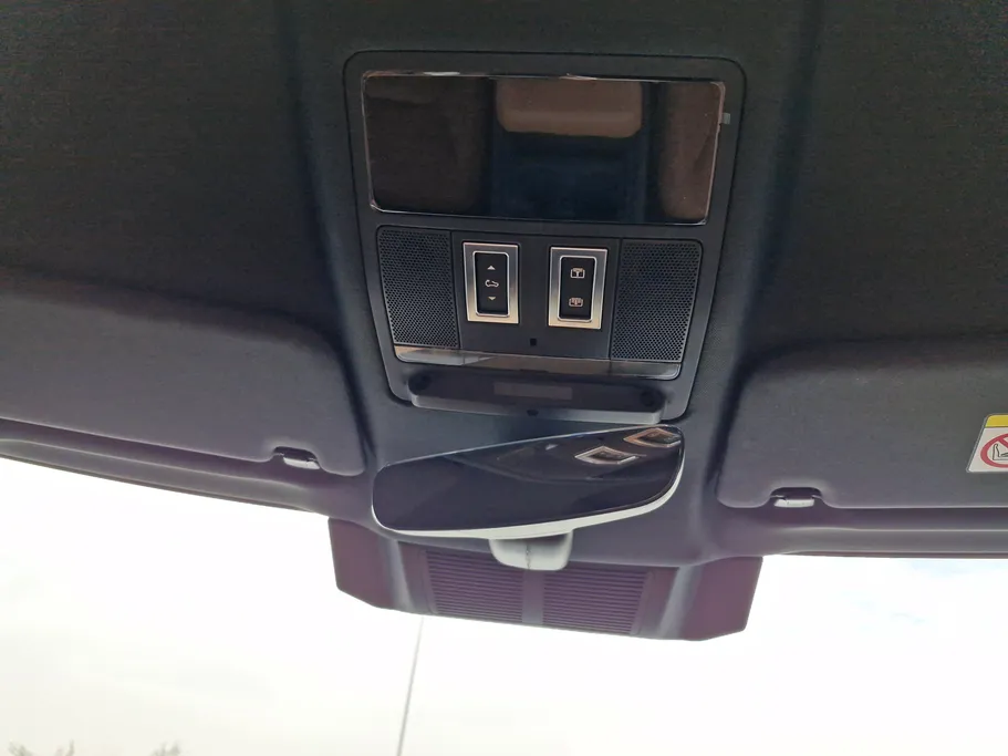 2023 Range Rover Defender P400 