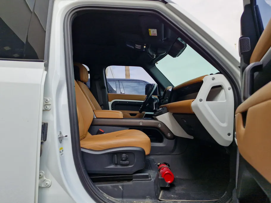 2023 Range Rover Defender P400 