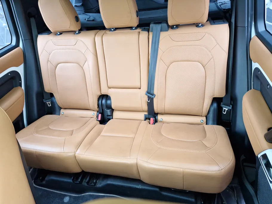 2023 Range Rover Defender P400 