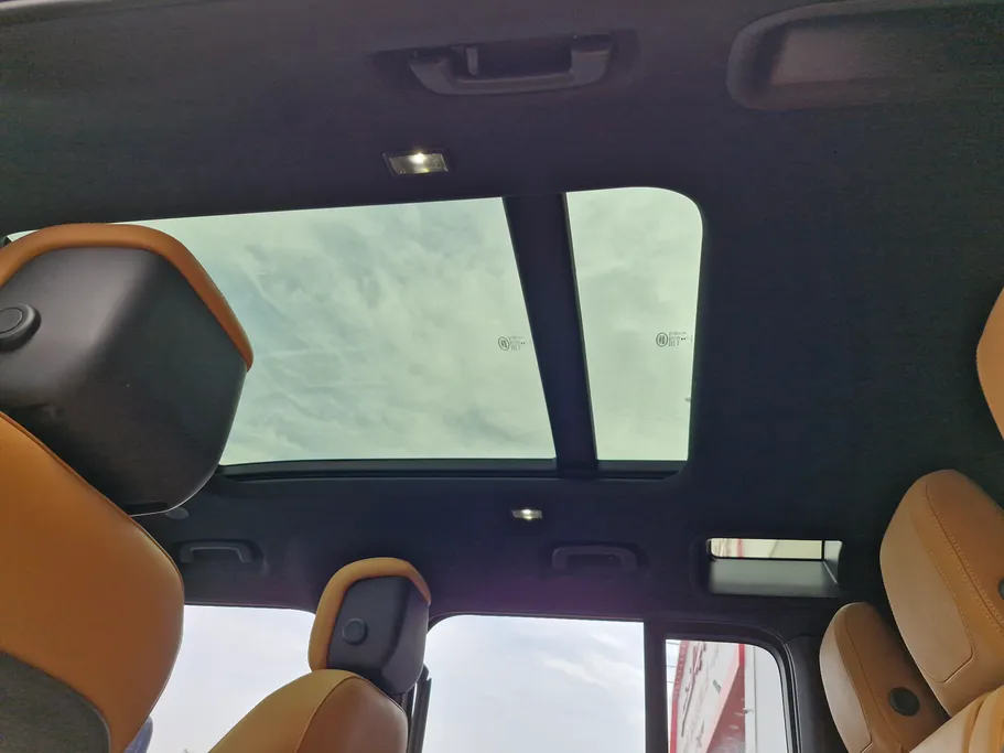 2023 Range Rover Defender P400 