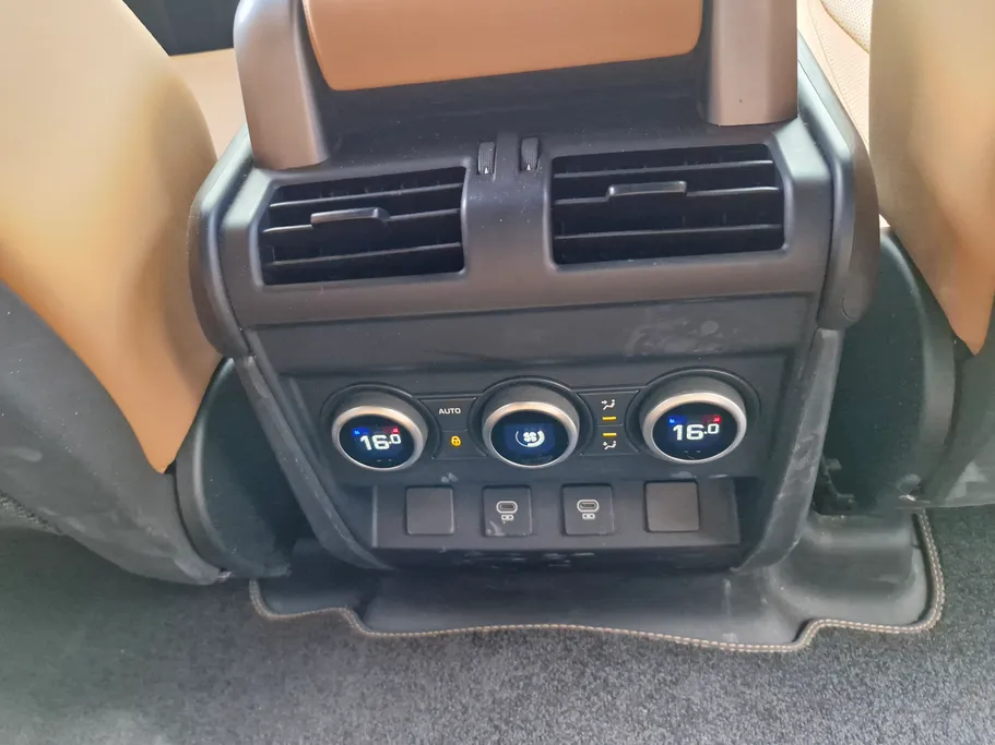 2023 Range Rover Defender P400 