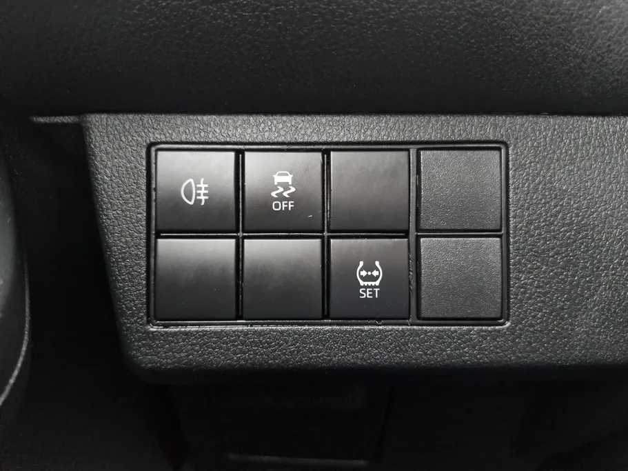 تويوتا يارس Y 2023 