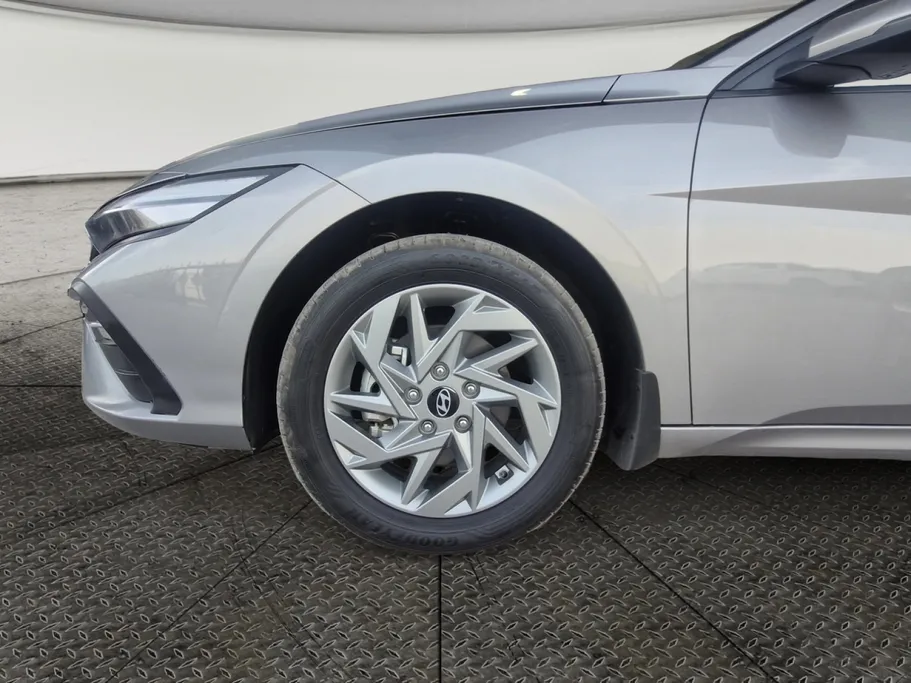 2024 Hyundai Elantra Smart 