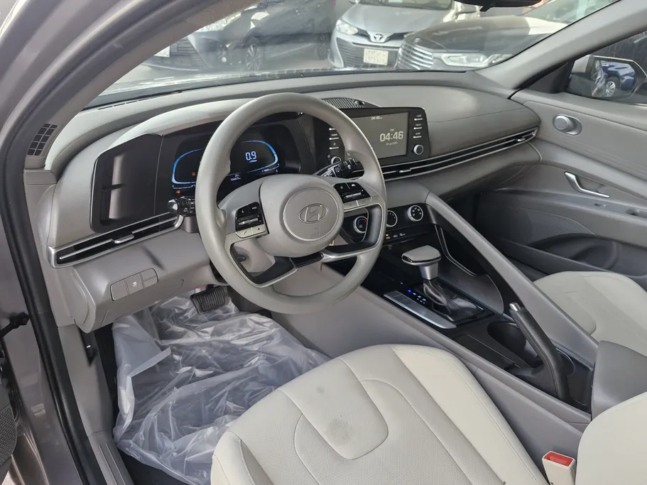 2024 Hyundai Elantra Smart 