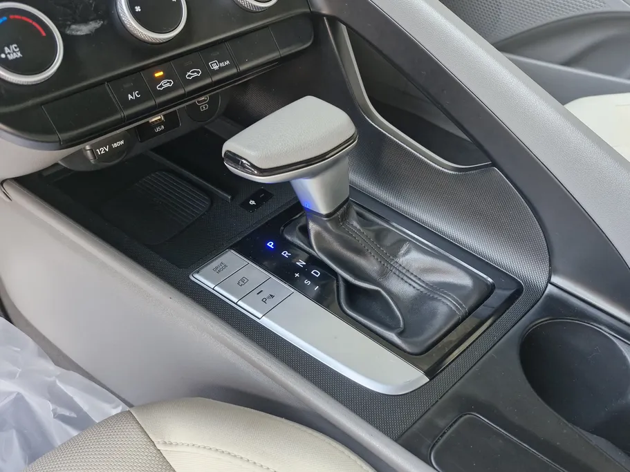 2024 Hyundai Elantra Smart 