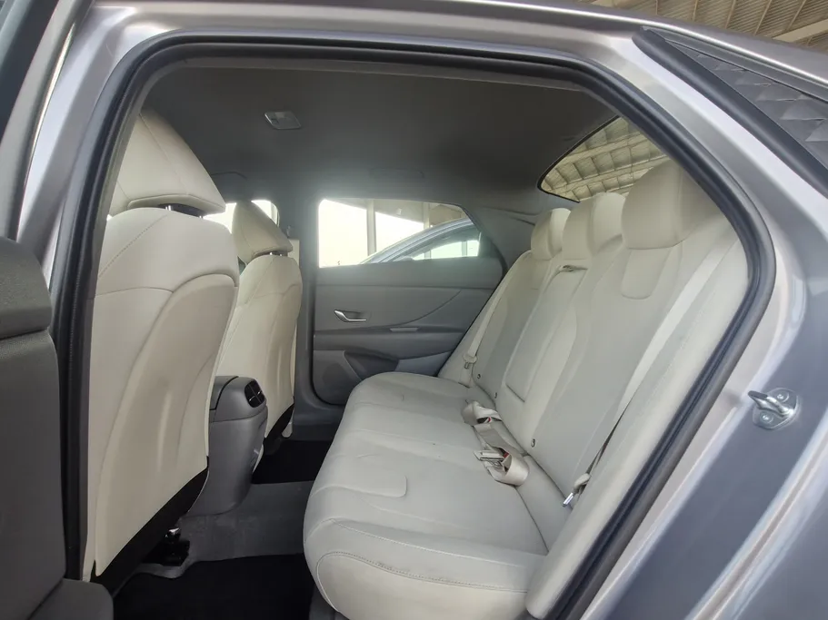 2024 Hyundai Elantra Smart 