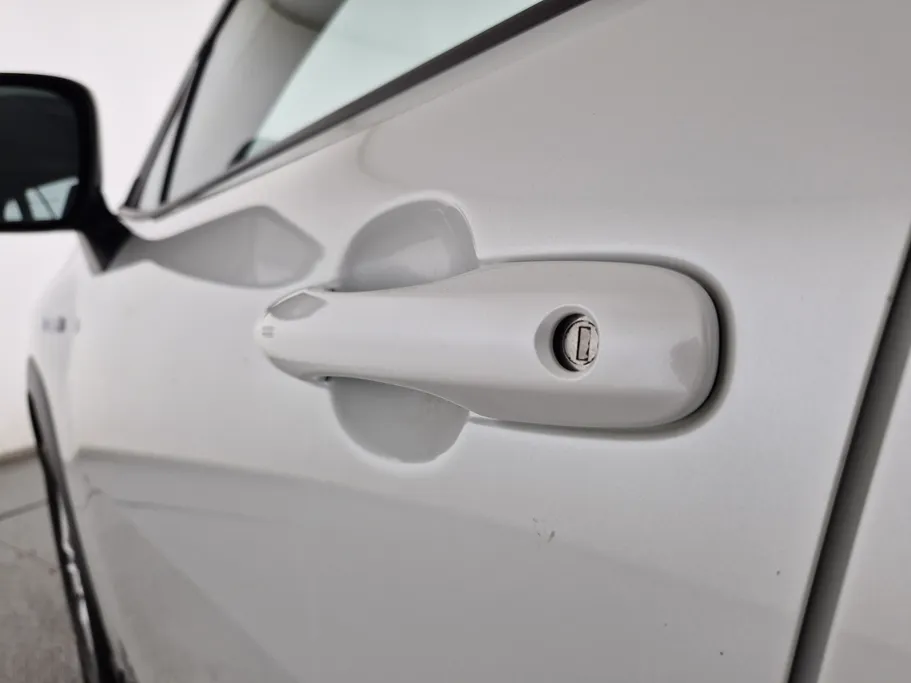 2024 Toyota Corolla Cross XLE HEV 