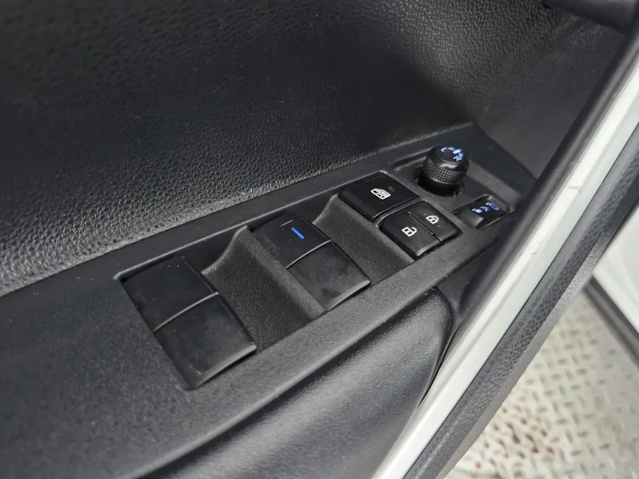 2024 Toyota Corolla Cross XLE HEV 