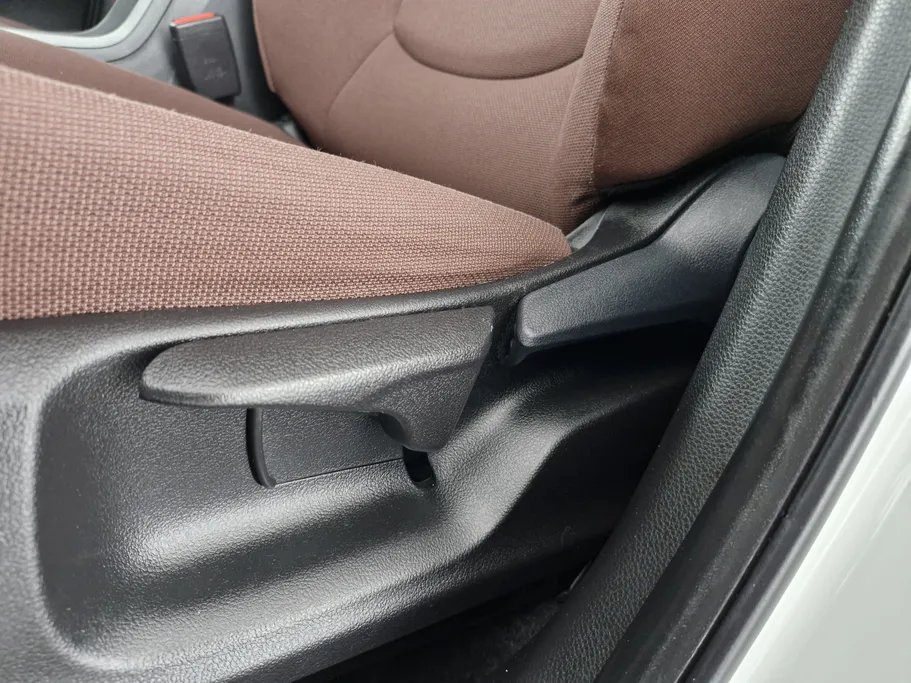 2024 Toyota Corolla Cross XLE HEV 