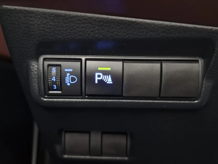 2024 Toyota Corolla Cross XLE HEV 