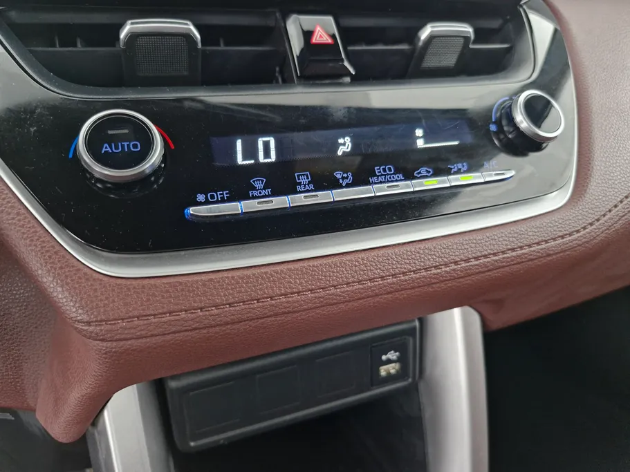 2024 Toyota Corolla Cross XLE HEV 