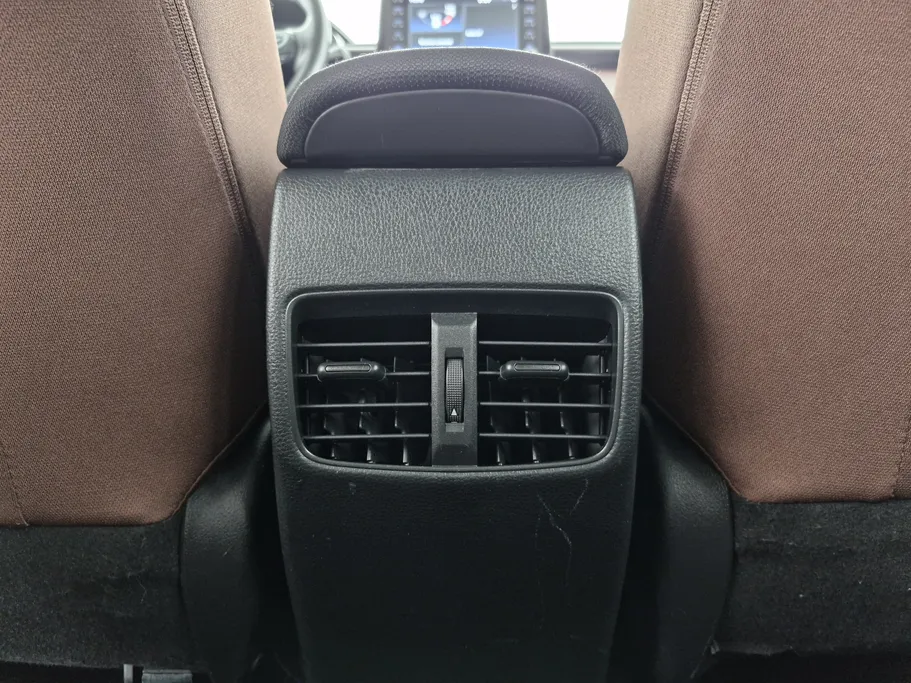 2024 Toyota Corolla Cross XLE HEV 