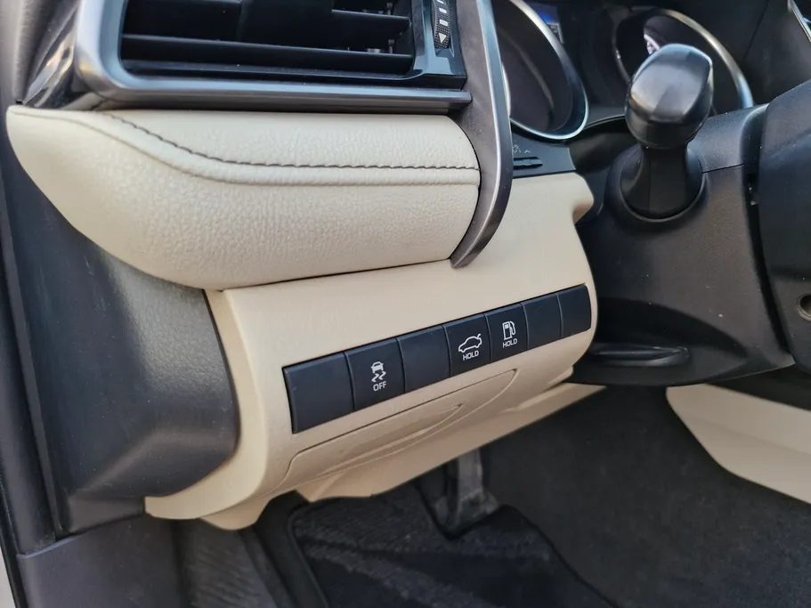 تويوتا كامري LE 2023 