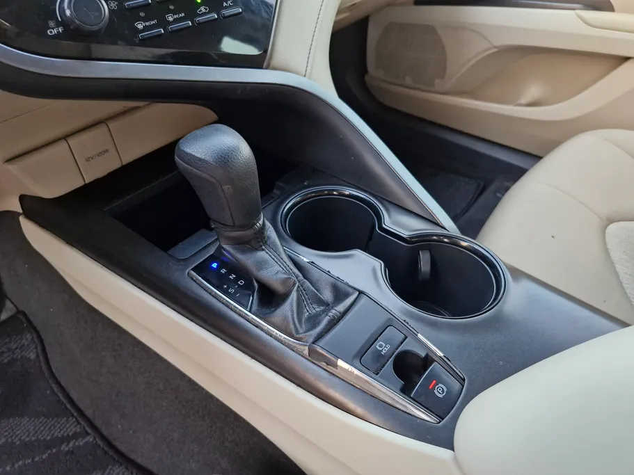 تويوتا كامري LE 2023 