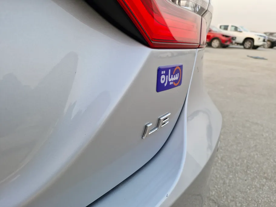 تويوتا كامري LE 2023 