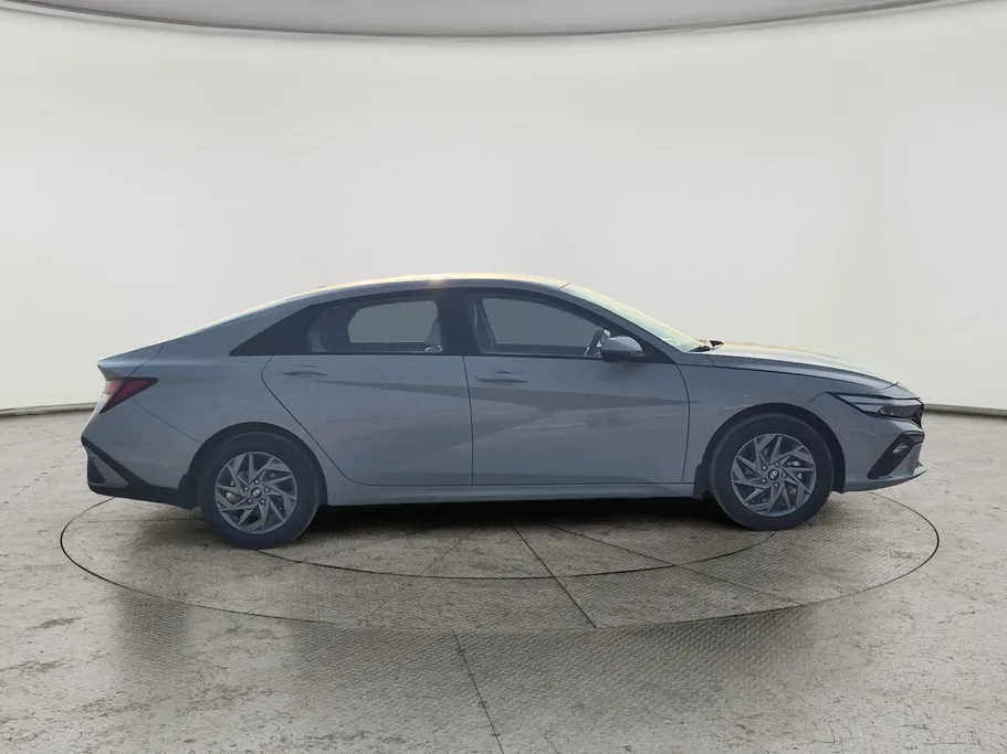 2024 Hyundai Elantra Smart 