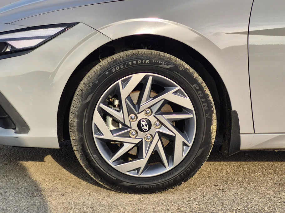 2024 Hyundai Elantra Smart 