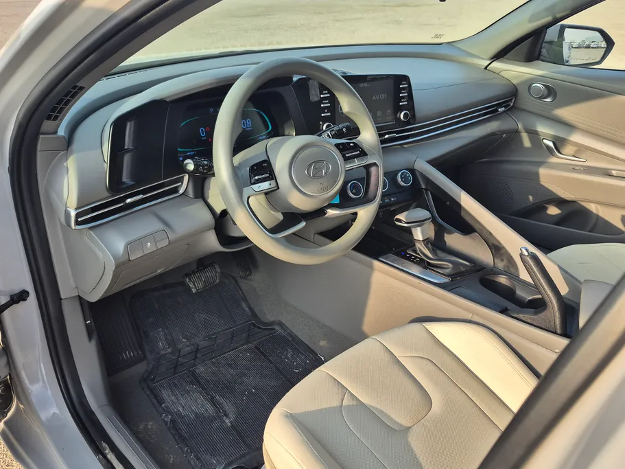 2024 Hyundai Elantra Smart 