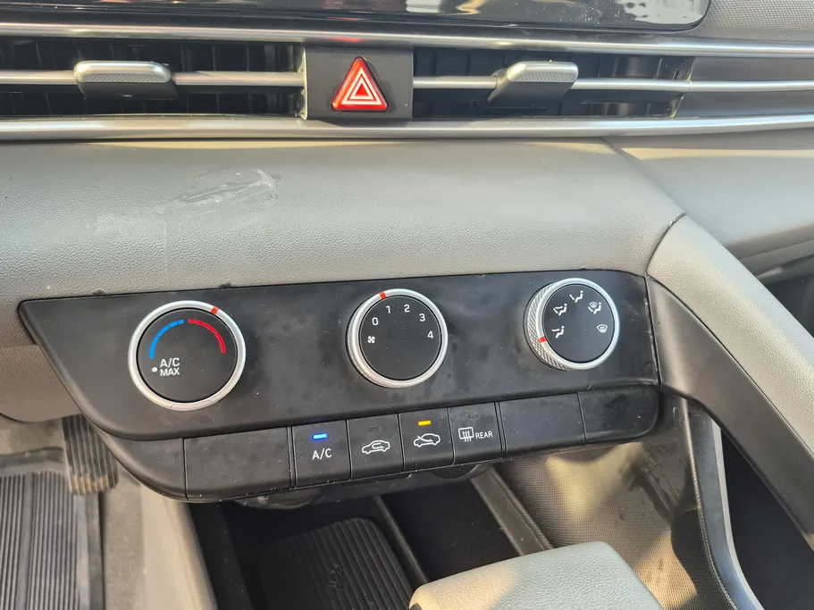 2024 Hyundai Elantra Smart 