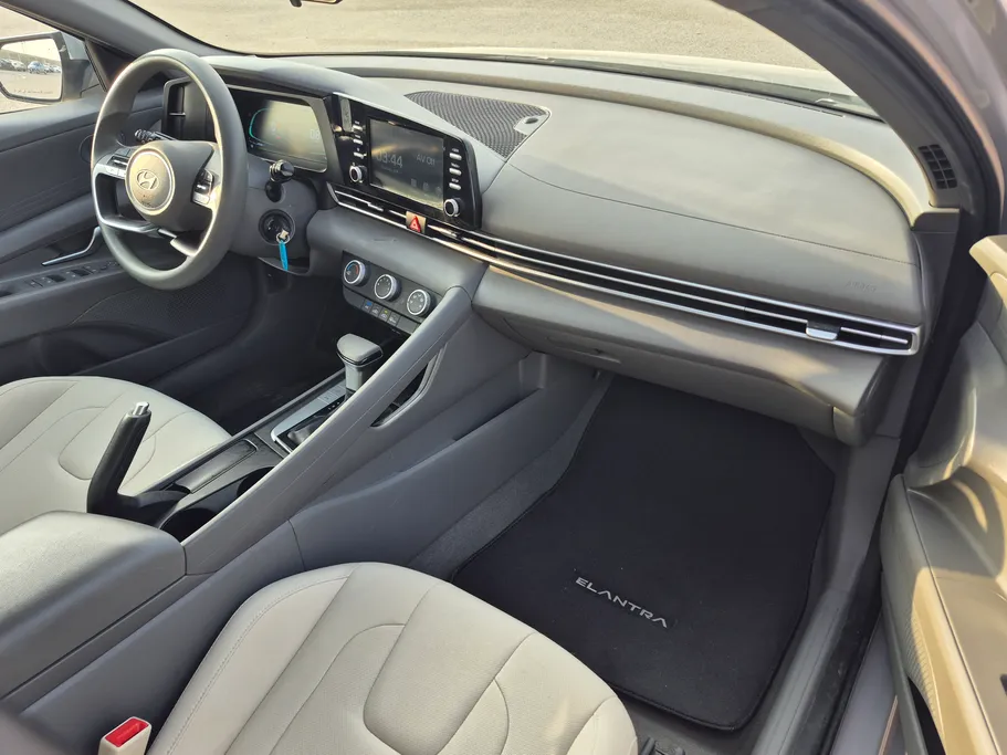 2024 Hyundai Elantra Smart 