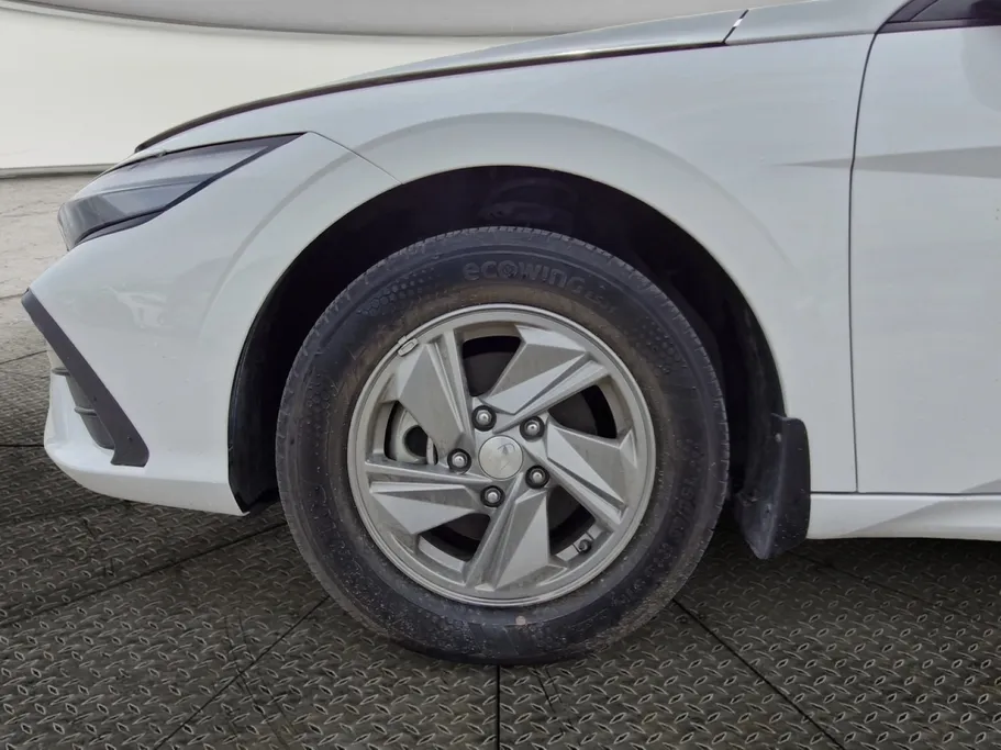 2024 Hyundai Elantra Smart 