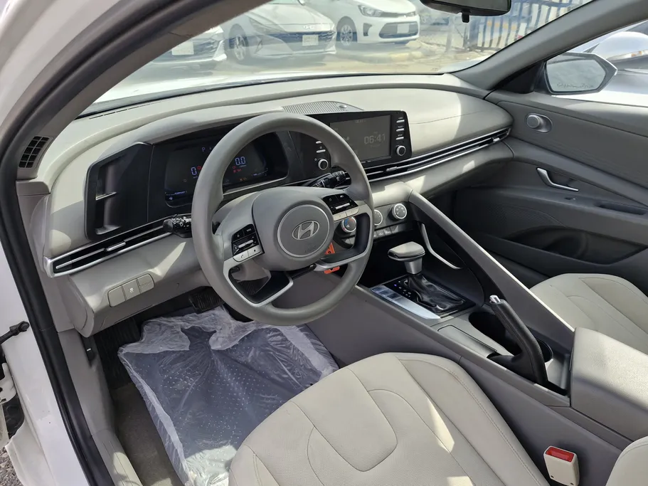 2024 Hyundai Elantra Smart 