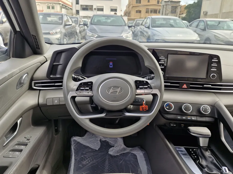 2024 Hyundai Elantra Smart 